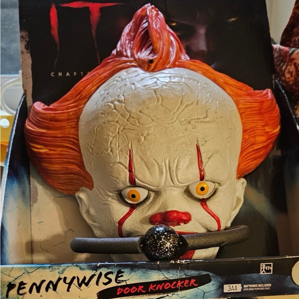 Pennywise Door Knocker - White and Orange